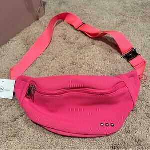 Pretty Simple Fanny Pack Crossbody Bag NWT
